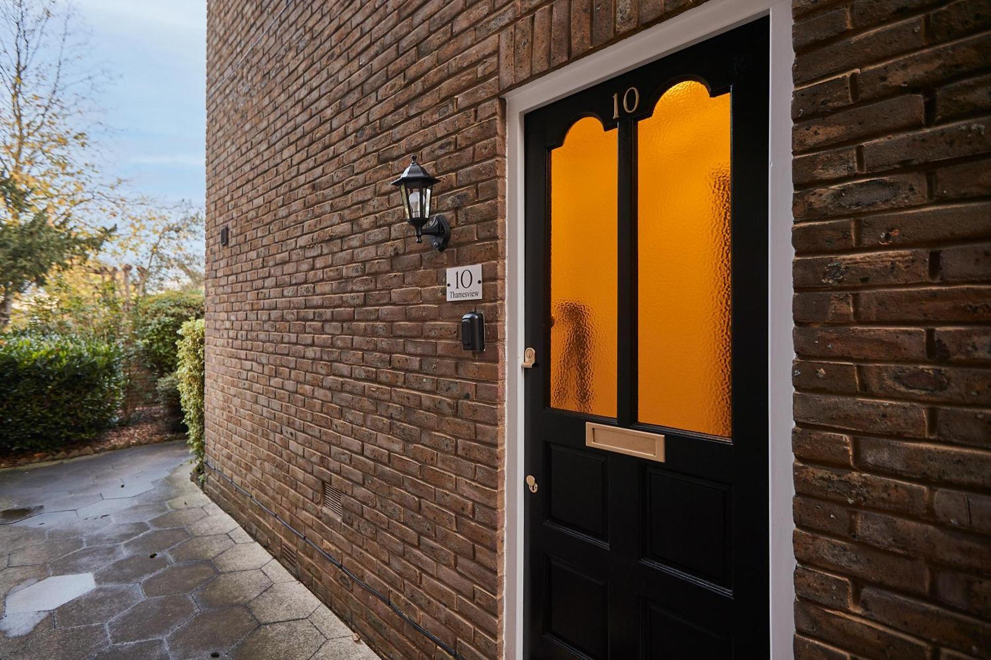 Host & Stay - Thamesview Staines-upon-Thames Ngoại thất bức ảnh